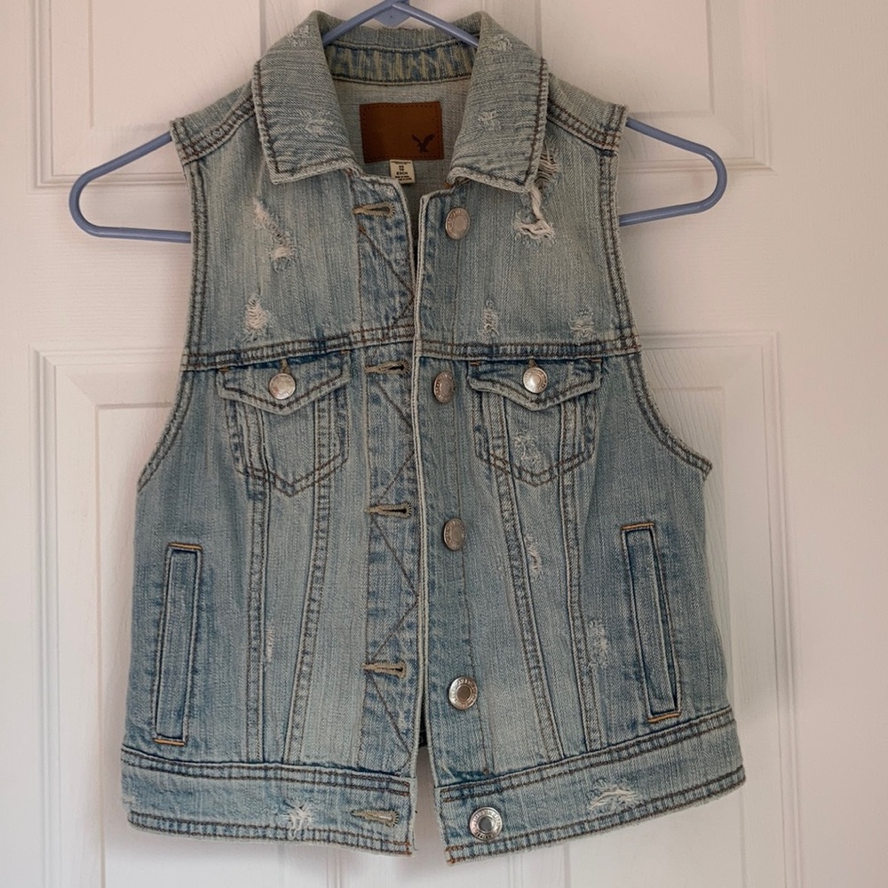 American Eagle light wash distressed denim vest